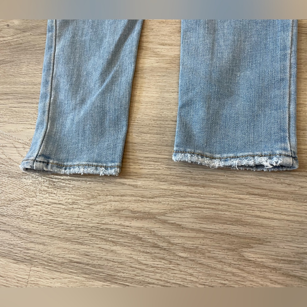 LEVIS 711 Light Blue Distressed Skinny Jeans. Size 26 - Picture 6 of 11